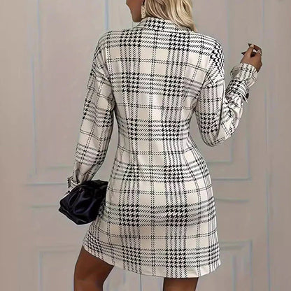 Elegantné kockované šaty s výstrihom do A pre dámy