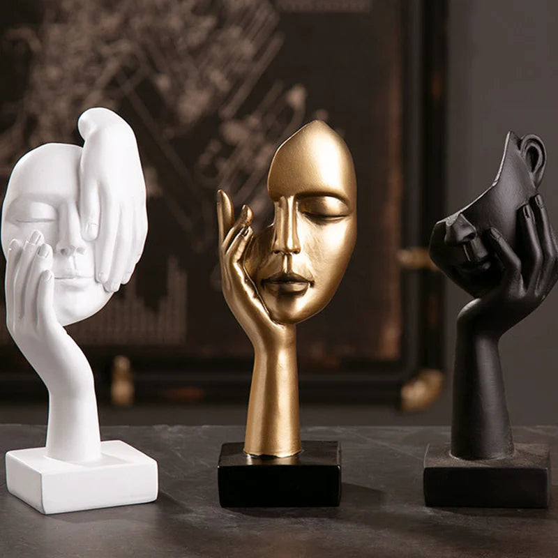 Minimalistická abstraktná figurálna socha