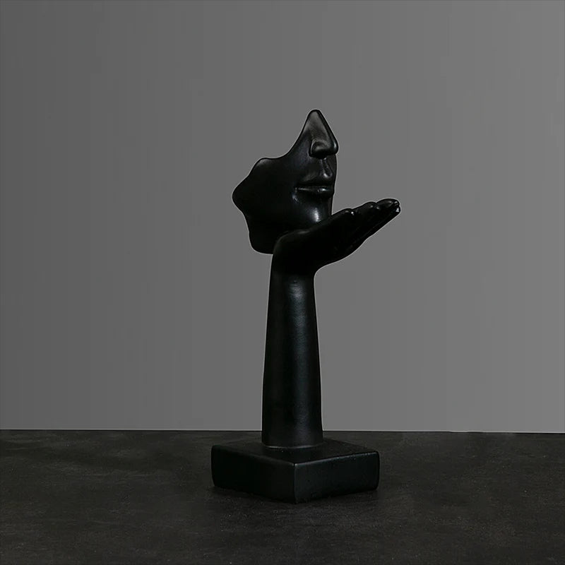 Minimalistická abstraktná figurálna socha