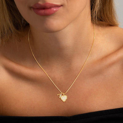 🎁Perfektný darček pre páry alebo najlepších priateľov❤️Náhrdelník z titánovej ocele s mikrointarziou srdca a písmen✨26 písmen na výber