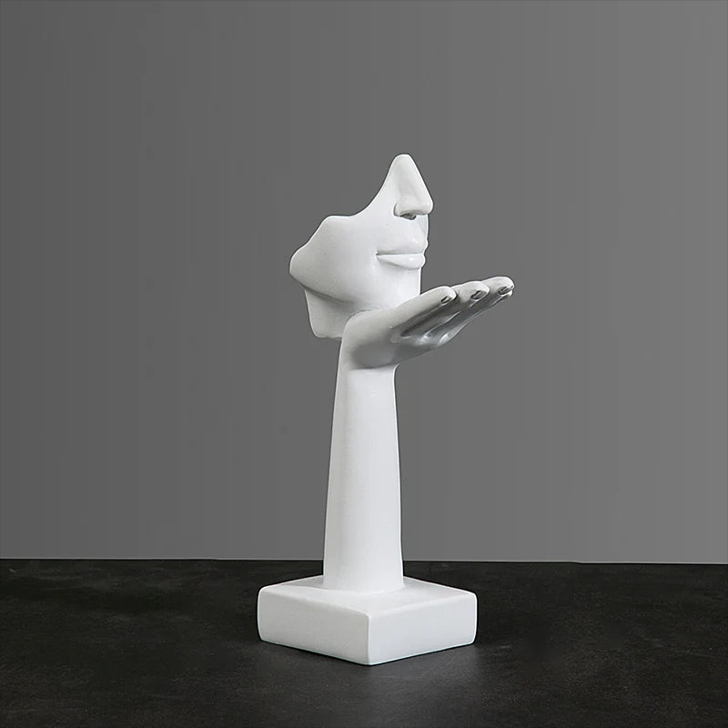 Minimalistická abstraktná figurálna socha