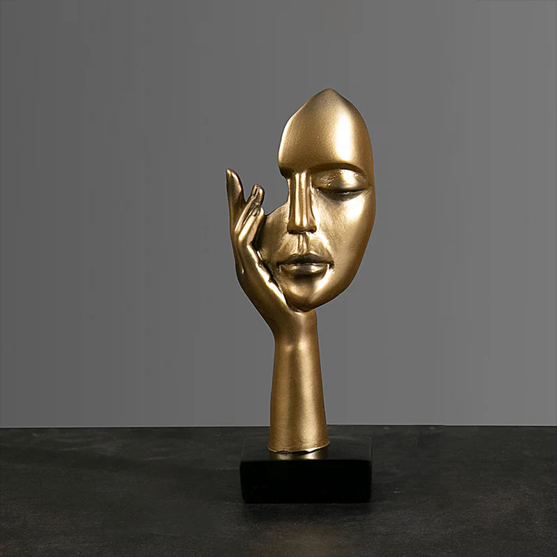 Minimalistická abstraktná figurálna socha
