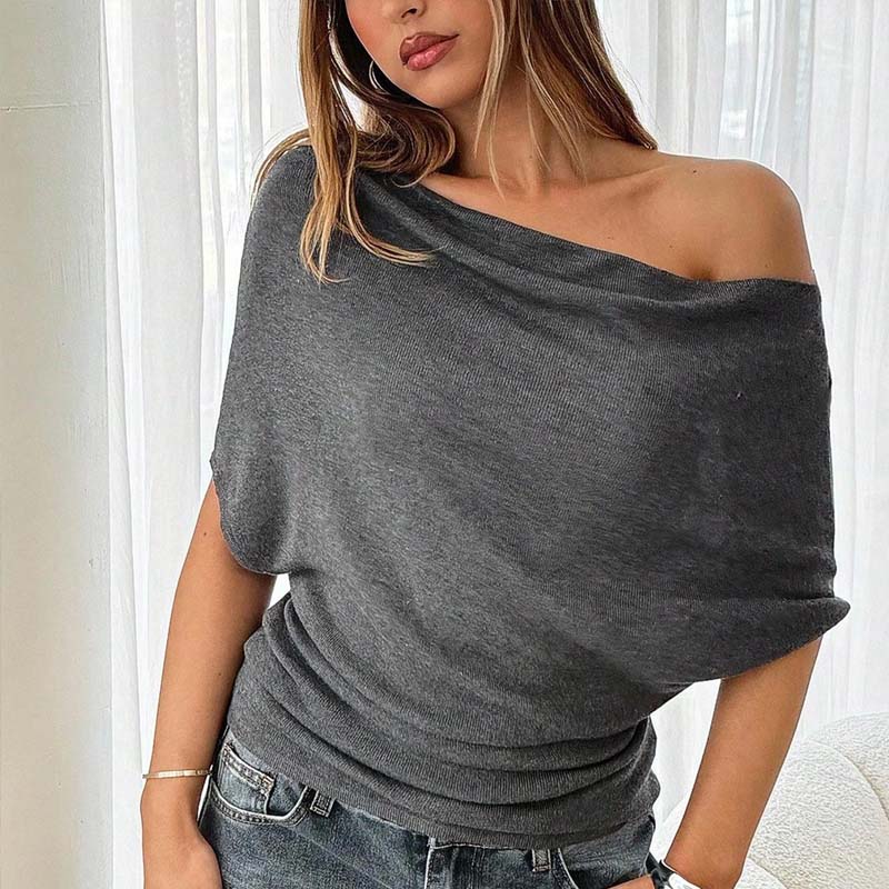 Dámske asymetrické tričko s netopierími rukávmi a odhalenými ramenami – Elegantné a pohodlné