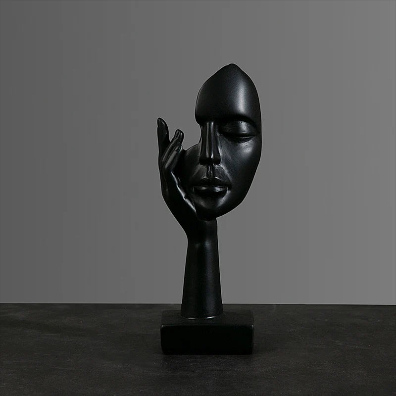 Minimalistická abstraktná figurálna socha